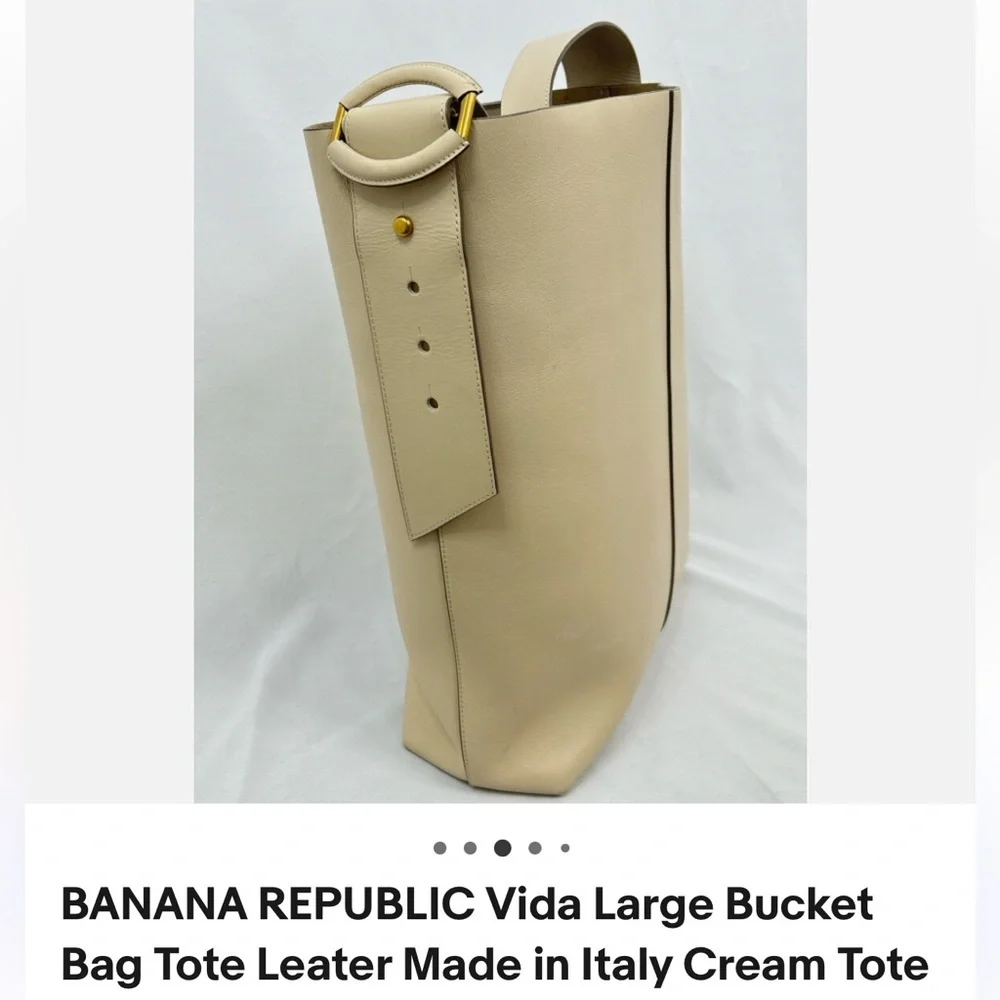 Banana Republic large cream bucket Bag/ tote - Picture 10 of 13